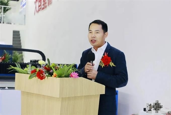 Super Smart！大族激光SF系列光纤激光切割机全球首发！